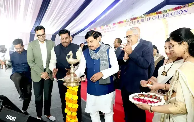 Bhopal: डॉ. यादव ने शिक्षा और संस्कृति के संतुलन पर जोर दिया Bhopal: डॉ. यादव ने शिक्षा और संस्कृति के संतुलन पर जोर दिया