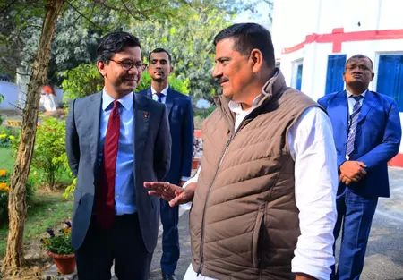 यूके के मंत्री कनिष्क नारायण 20 साल के बाद लौटे बिहार, पटना में संजय झा ने किया स्वागत यूके के मंत्री कनिष्क नारायण 20 साल के बाद लौटे बिहार, पटना में संजय झा ने किया स्वागत