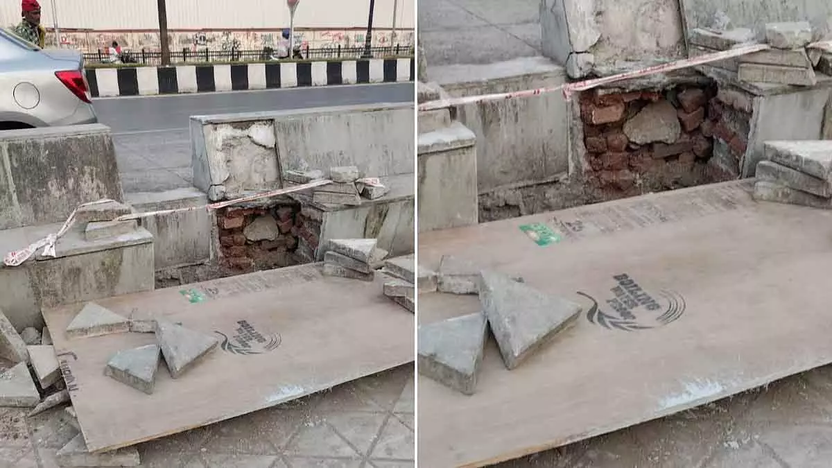 Mumbai : लोगों के विरोध के बाद कार्टर रोड पर 35 LED ऐड बोर्ड लगाने का काम रोक दिया गया Mumbai : लोगों के विरोध के बाद कार्टर रोड पर 35 LED ऐड बोर्ड लगाने का काम रोक दिया गया