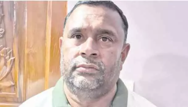 Odisha : विजिलेंस ने कालाहांडी के फॉरेस्टर पर छापे के दौरान भारी संपत्ति का पता लगाया Odisha : विजिलेंस ने कालाहांडी के फॉरेस्टर पर छापे के दौरान भारी संपत्ति का पता लगाया