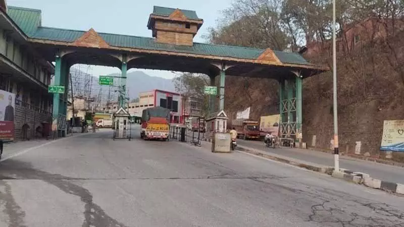 Punjab ने हिमाचल में एंट्री टैक्स बढ़ाने के कदम का विरोध किया, केंद्र के सामने मुद्दा उठाने का वादा किया Punjab ने हिमाचल में एंट्री टैक्स बढ़ाने के कदम का विरोध किया, केंद्र के सामने मुद्दा उठाने का वादा किया