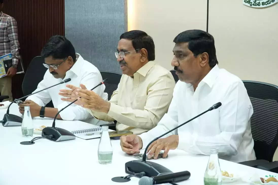 HC बिल्डिंग और दूसरी यूनिट्स पर काम चल रहा है HC बिल्डिंग और दूसरी यूनिट्स पर काम चल रहा है