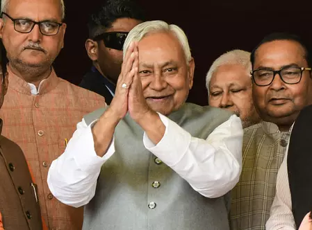 बिहार में भीड़भाड़ वाले स्थानों में पैदल यात्रियों के लिए बनेंगे फुटपाथ, सीएम नीतीश ने दिए निर्देश बिहार में भीड़भाड़ वाले स्थानों में पैदल यात्रियों के लिए बनेंगे फुटपाथ, सीएम नीतीश ने दिए निर्देश