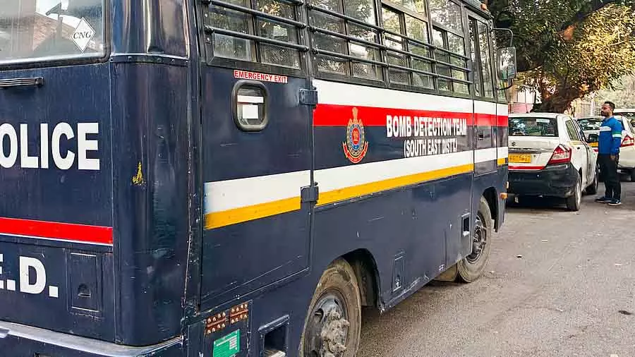 Delhi : मुख्य धार्मिक और धरोहर स्थलों के पास सुरक्षा बढ़ाई गई Delhi : मुख्य धार्मिक और धरोहर स्थलों के पास सुरक्षा बढ़ाई गई