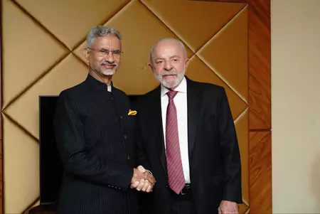 विदेश मंत्री जयशंकर ने ब्राजील के राष्ट्रपति लूला से मुलाकात की, रणनीतिक साझेदारी आगे बढ़ाने पर हुई चर्चा विदेश मंत्री जयशंकर ने ब्राजील के राष्ट्रपति लूला से मुलाकात की, रणनीतिक साझेदारी आगे बढ़ाने पर हुई चर्चा