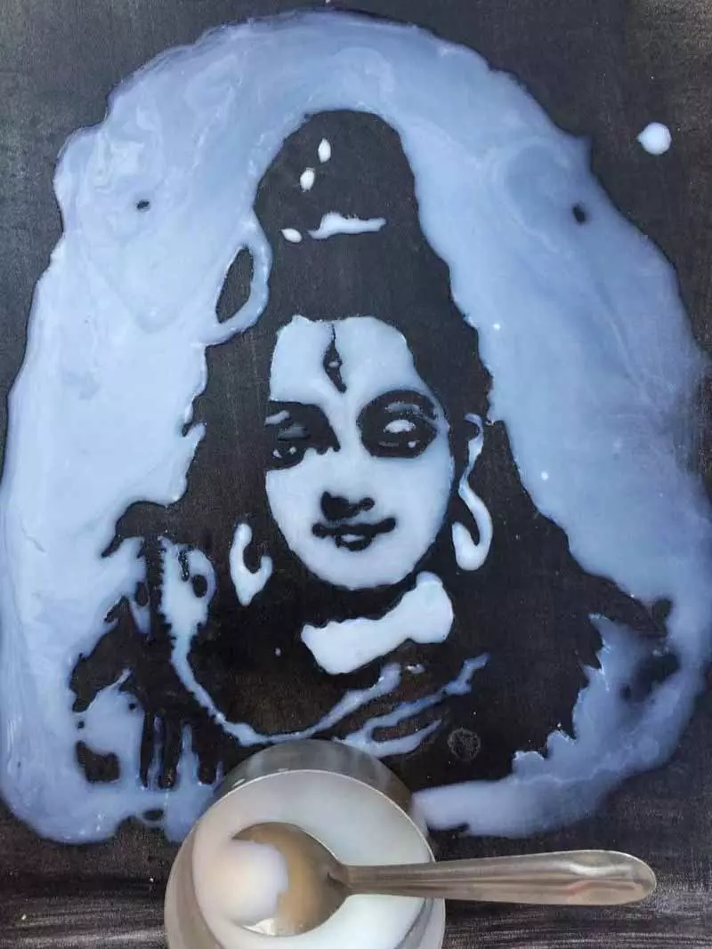Jalandhar: कलाकार ने अनोखी चीज़ों से बनी रचनाओं के ज़रिए आस्था, जागरूकता और श्रद्धांजलि का मिश्रण किया Jalandhar: कलाकार ने अनोखी चीज़ों से बनी रचनाओं के ज़रिए आस्था, जागरूकता और श्रद्धांजलि का मिश्रण किया