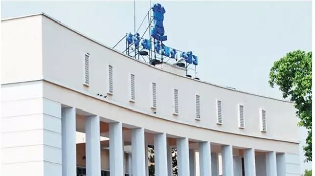Odisha Assembly: किसानों के मुद्दे पर विपक्ष का हंगामा, सदन शाम 4 बजे तक स्थगित Odisha Assembly: किसानों के मुद्दे पर विपक्ष का हंगामा, सदन शाम 4 बजे तक स्थगित