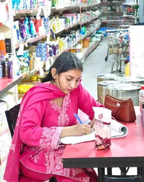 Ludhiana फ़ूड सेफ़्टी डिपार्टमेंट ने टेस्टिंग के लिए 9 सैंपल इकट्ठा किए Ludhiana फ़ूड सेफ़्टी डिपार्टमेंट ने टेस्टिंग के लिए 9 सैंपल इकट्ठा किए