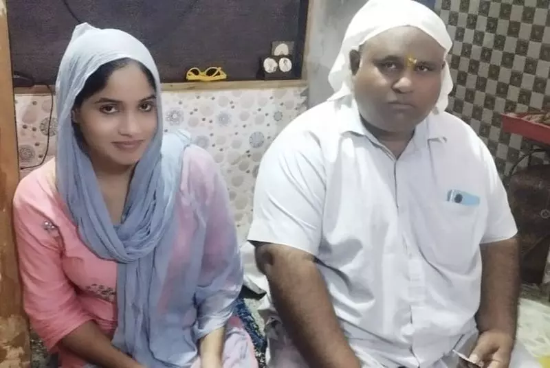 Bittu बजरंगी से शादी का झांसा देकर 30,000 रुपये ठगे Bittu बजरंगी से शादी का झांसा देकर 30,000 रुपये ठगे