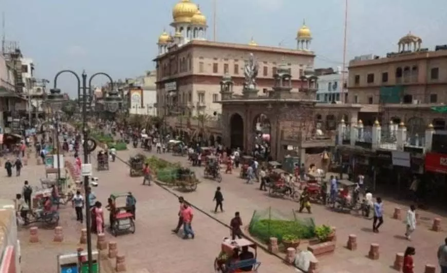 New Delhi: आतंकी खतरे की सूचना के बाद लाल किला इलाके में कड़ी निगरानी New Delhi: आतंकी खतरे की सूचना के बाद लाल किला इलाके में कड़ी निगरानी