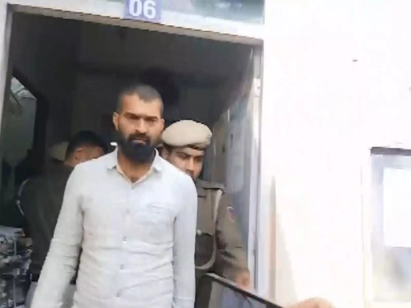 एआई शिखर सम्मेलन विरोध के बाद दिल्ली पुलिस ने IYC नेताओं की 5 दिन की हिरासत मांगी एआई शिखर सम्मेलन विरोध के बाद दिल्ली पुलिस ने IYC नेताओं की 5 दिन की हिरासत मांगी