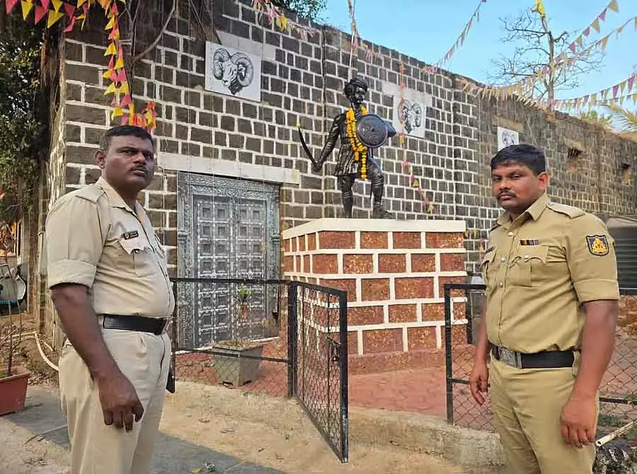 Belgaum : बदमाशों ने रायन्ना की मूर्ति पर स्याही पोत दी Belgaum : बदमाशों ने रायन्ना की मूर्ति पर स्याही पोत दी