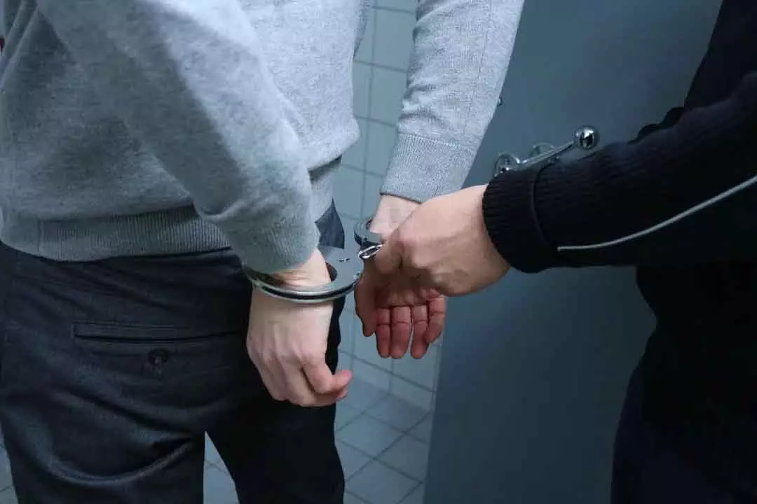 Kendrapara : सातवीं क्लास के स्टूडेंट के सालों तक यौन शोषण का आरोप, पांच टीचर पुलिस कस्टडी में Kendrapara : सातवीं क्लास के स्टूडेंट के सालों तक यौन शोषण का आरोप, पांच टीचर पुलिस कस्टडी में