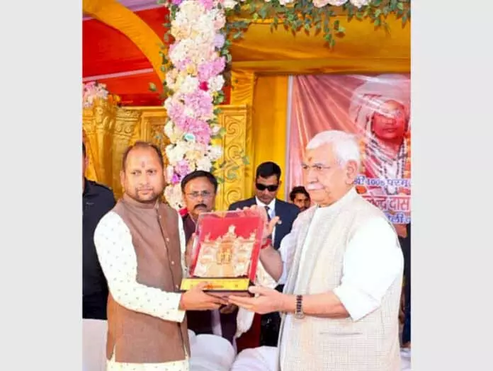 LG देवरिया के बंकटशिव में श्री लक्ष्मीनारायण मंदिर में महायज्ञ और प्राण-प्रतिष्ठा समारोह में शामिल हुए LG देवरिया के बंकटशिव में श्री लक्ष्मीनारायण मंदिर में महायज्ञ और प्राण-प्रतिष्ठा समारोह में शामिल हुए