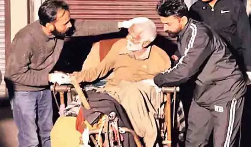 भिखारी Lekharaj की बीमारी से मौत, बैंक खाते में लाखों कैश भिखारी Lekharaj की बीमारी से मौत, बैंक खाते में लाखों कैश