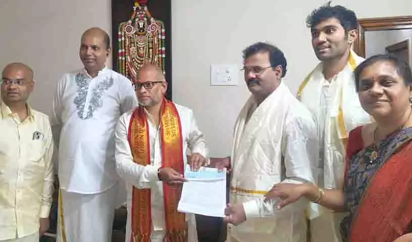 Hyderabad के एक भक्त ने तिरुमाला, तिरुपति देवस्थानम को बड़ा दान दिया Hyderabad के एक भक्त ने तिरुमाला, तिरुपति देवस्थानम को बड़ा दान दिया