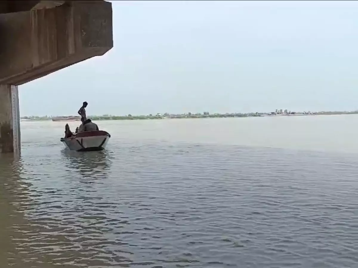 Farrukhabad: गंगा नगर के पीछे निकला नाला हादसों को दे रहा न्योता Farrukhabad: गंगा नगर के पीछे निकला नाला हादसों को दे रहा न्योता