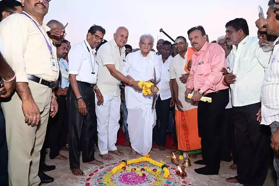 महान लोगों को याद करना, अच्छे काम करना: Veerendra Hegde महान लोगों को याद करना, अच्छे काम करना: Veerendra Hegde
