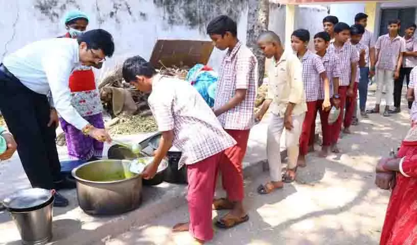 कक्षा 10 के छात्रों पर विशेष ध्यान दिया जाना चाहिए: Collector हनुमंथा राव कक्षा 10 के छात्रों पर विशेष ध्यान दिया जाना चाहिए: Collector हनुमंथा राव