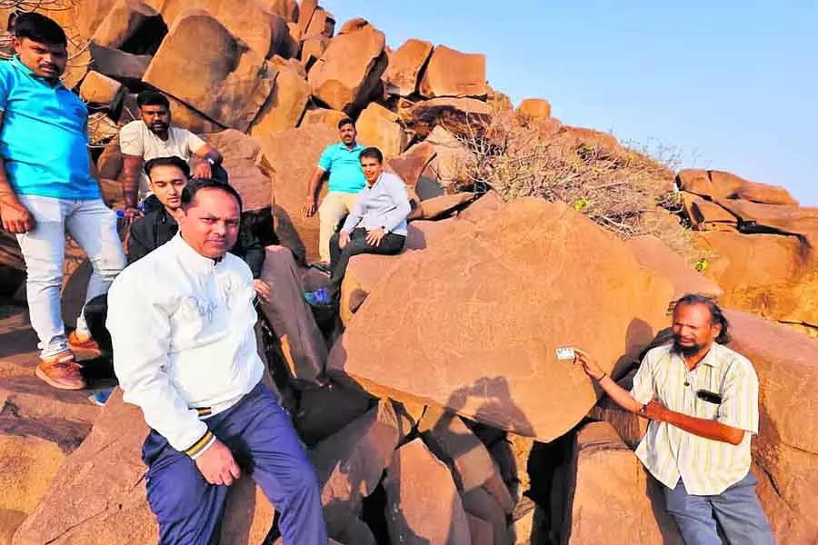 Bellary : आदिमानवों के निवास स्थान की रक्षा में आगे आएं Bellary : आदिमानवों के निवास स्थान की रक्षा में आगे आएं