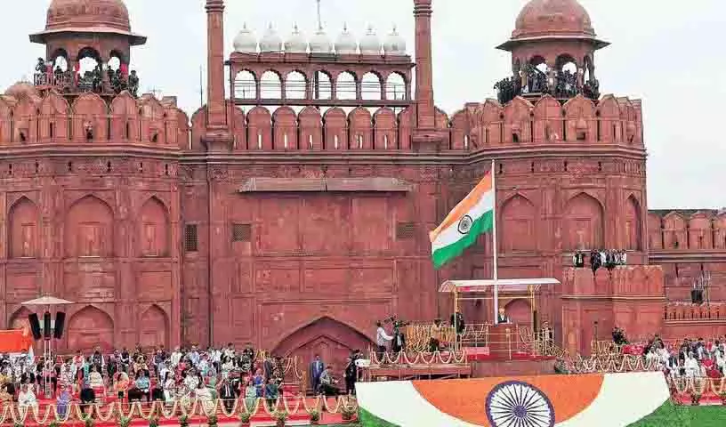 Delhi में हाई अलर्ट, लश्कर-ए-तैयबा का आतंकी हमला, लाल किले के पास के मंदिरों को निशाना बनाने का खतरा Delhi में हाई अलर्ट, लश्कर-ए-तैयबा का आतंकी हमला, लाल किले के पास के मंदिरों को निशाना बनाने का खतरा