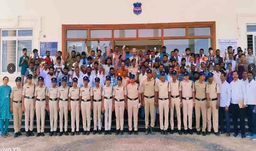 Suryapet पुलिस ने एक साल में 1,430 खोए हुए फोन लौटाए Suryapet पुलिस ने एक साल में 1,430 खोए हुए फोन लौटाए