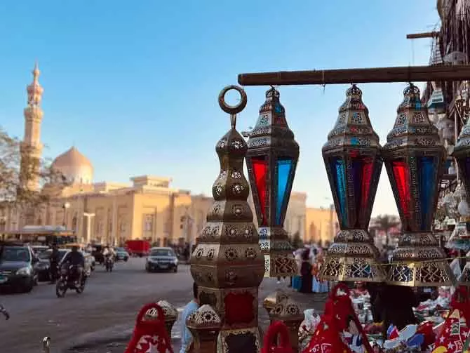 दुनिया भर में मुसलमान Ramadan की रोशनी और परंपराओं में डूबे दुनिया भर में मुसलमान Ramadan की रोशनी और परंपराओं में डूबे