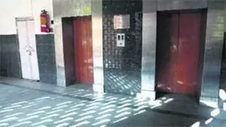 Sonpur: फर्श पर तड़पती रही महिला, अस्पताल पर उठे सवाल Sonpur: फर्श पर तड़पती रही महिला, अस्पताल पर उठे सवाल