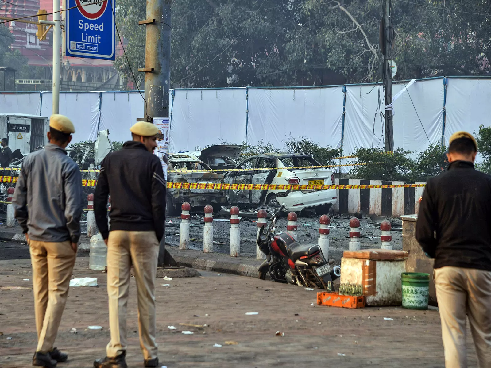 Delhi में धार्मिक स्थलों पर खतरे की चेतावनी Delhi में धार्मिक स्थलों पर खतरे की चेतावनी