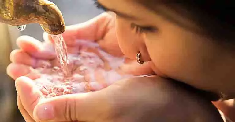 2 महीने से Pump खराब होने के बाद गांव को मिला पीने का पानी 2 महीने से Pump खराब होने के बाद गांव को मिला पीने का पानी