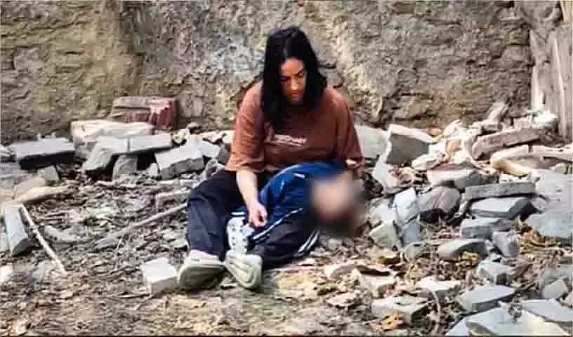 Delhi: मुखर्जी नगर पार्क में महिला ने अपने छोटे भतीजे की गला घोंटकर हत्या कर दी Delhi: मुखर्जी नगर पार्क में महिला ने अपने छोटे भतीजे की गला घोंटकर हत्या कर दी