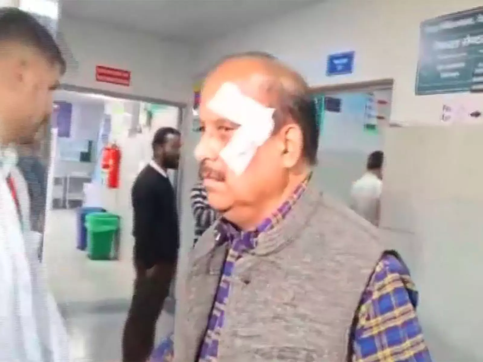 देहरादून में शिक्षा निदेशक पर हमला, BJP विधायक के खिलाफ मामला देहरादून में शिक्षा निदेशक पर हमला, BJP विधायक के खिलाफ मामला