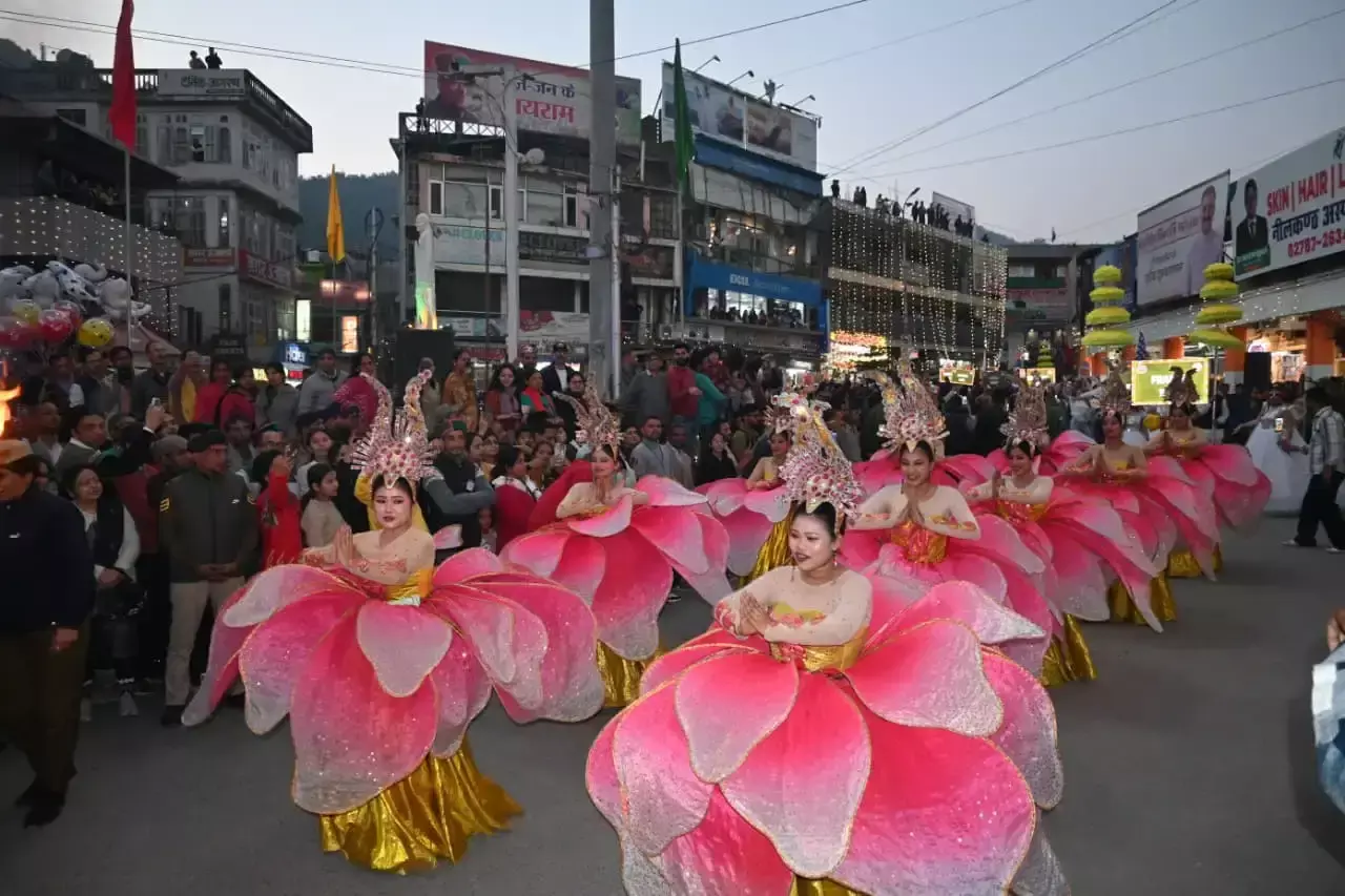 Mandi: अंतरराष्ट्रीय महाशिवरात्रि महोत्सव में भव्य सांस्कृतिक परेड Mandi: अंतरराष्ट्रीय महाशिवरात्रि महोत्सव में भव्य सांस्कृतिक परेड