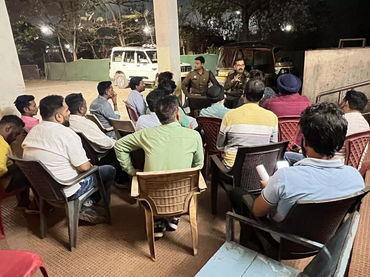 रायपुर ग्रामीण पुलिस की होटल-लॉज-ढाबा संचालकों के साथ अहम बैठक रायपुर ग्रामीण पुलिस की होटल-लॉज-ढाबा संचालकों के साथ अहम बैठक