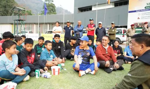 Sikkim : मुख्यमंत्री ने सिका कोए के युवा क्रिकेटरों से बातचीत की Sikkim : मुख्यमंत्री ने सिका कोए के युवा क्रिकेटरों से बातचीत की