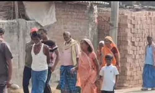 Bihar : दिनदहाड़े तीन बच्चों के अपहरण का आरोप,इलाके में दहशत Bihar : दिनदहाड़े तीन बच्चों के अपहरण का आरोप,इलाके में दहशत