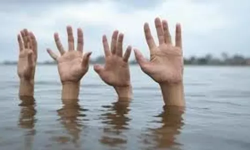 Varanasi :दाह संस्कार में गए भतीजे और दोस्त की गंगा में डूबने से मौत,मचा कोहराम Varanasi :दाह संस्कार में गए भतीजे और दोस्त की गंगा में डूबने से मौत,मचा कोहराम
