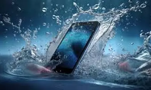 Smartphone Waterproofing: स्मार्टफोन की वाटरप्रूफ टेक्नोलॉजी का राज जानकर रह जाएंगे हैरान Smartphone Waterproofing: स्मार्टफोन की वाटरप्रूफ टेक्नोलॉजी का राज जानकर रह जाएंगे हैरान