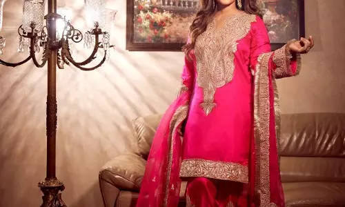 Eid Suit Design:  ईद पर पहनें हिना खान जैसे सूट, लगेंगी चांद का टुकड़ा