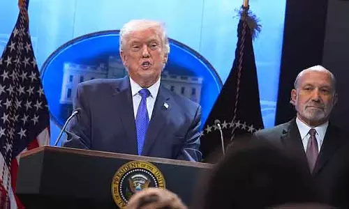 Trump ने भारत समेत कई देशों पर टैरिफ बढ़ाकर 15% कर दिया Trump ने भारत समेत कई देशों पर टैरिफ बढ़ाकर 15% कर दिया
