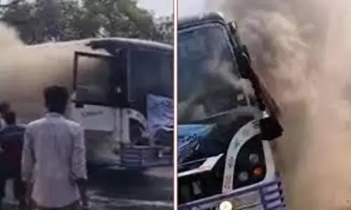 Bihar:50 बच्चों से भरी टूरिस्ट बस में अचानक लगी आग Bihar:50 बच्चों से भरी टूरिस्ट बस में अचानक लगी आग
