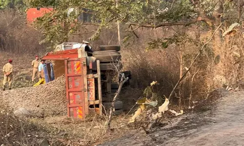 Odisha : झारसुगुड़ा में सड़क दुर्घटना में 5 पुलिसकर्मियों की मौत Odisha : झारसुगुड़ा में सड़क दुर्घटना में 5 पुलिसकर्मियों की मौत