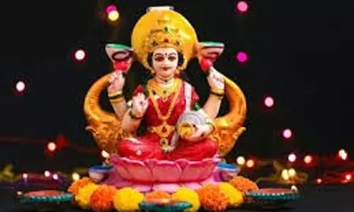 Maa Lakshmi: घर में आने से पहले क्या देखती हैं माता लक्ष्मी, जानें कहां करती हैं वास Maa Lakshmi: घर में आने से पहले क्या देखती हैं माता लक्ष्मी, जानें कहां करती हैं वास