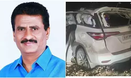 Mandya : पूर्व MLA सुरेश गौड़ा सड़क दुर्घटना में गंभीर रूप से घायल; कार पूरी तरह क्षतिग्रस्त