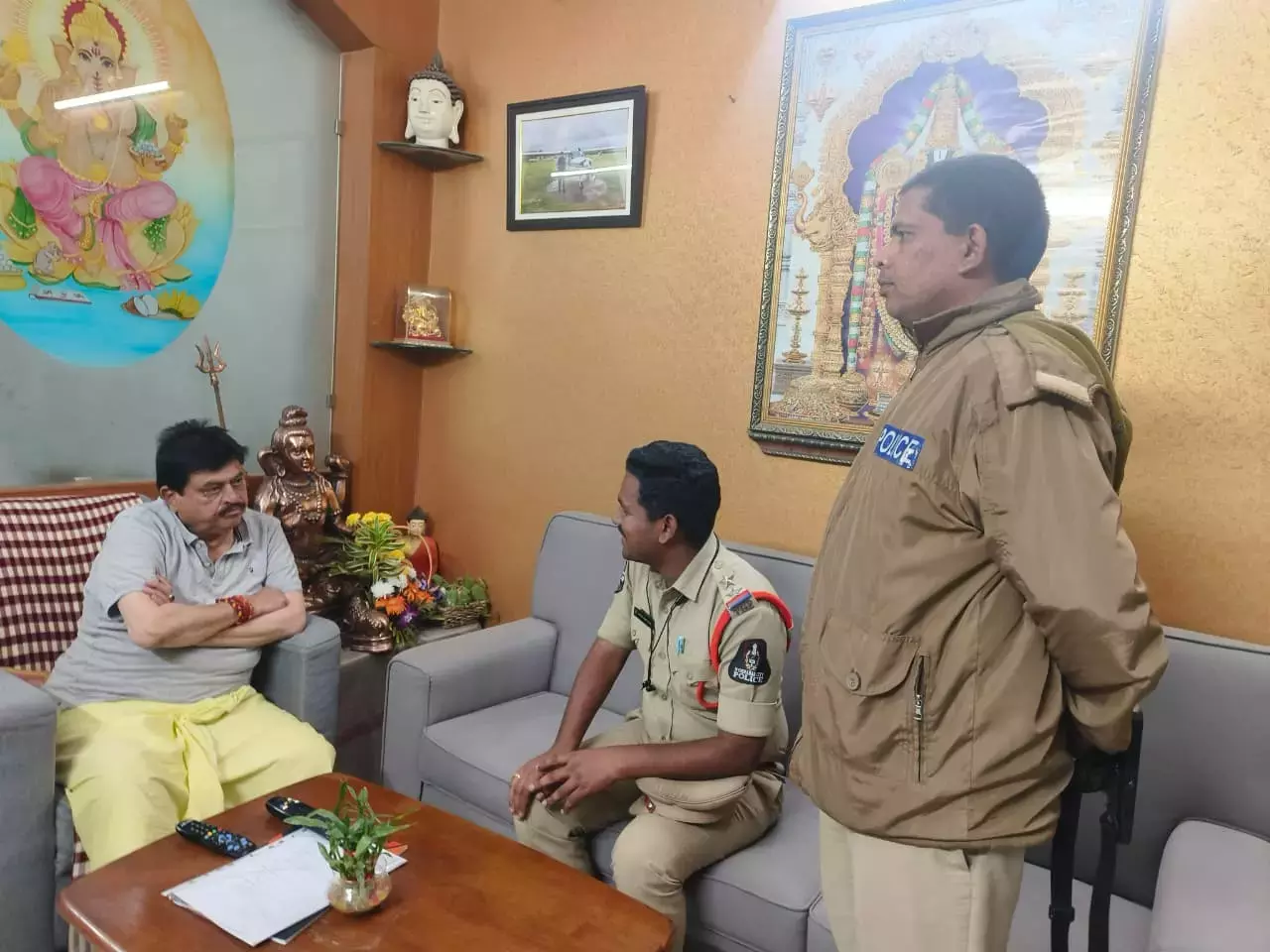 Kamareddy दौरे से पहले एन. रामचंदर राव को हाउस अरेस्ट किया गया Kamareddy दौरे से पहले एन. रामचंदर राव को हाउस अरेस्ट किया गया