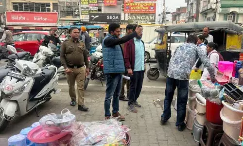Yamunanagar MC ने अतिक्रमण विरोधी अभियान चलाकर 13 दुकानदारों पर जुर्माना लगाया Yamunanagar MC ने अतिक्रमण विरोधी अभियान चलाकर 13 दुकानदारों पर जुर्माना लगाया