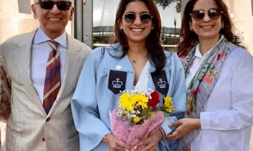 Juhi Chawla ने बेटी जाह्नवी को जन्मदिन की बधाई दी, 1000 पेड़ लगाए Juhi Chawla ने बेटी जाह्नवी को जन्मदिन की बधाई दी, 1000 पेड़ लगाए