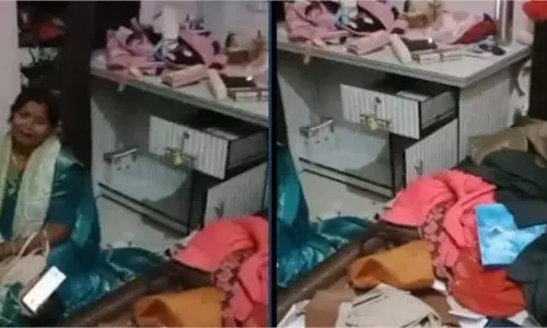 Rewari: चोरों ने दो घरों में घुसकर लाखों रुपये की नकदी और जेवरात चुराए Rewari: चोरों ने दो घरों में घुसकर लाखों रुपये की नकदी और जेवरात चुराए