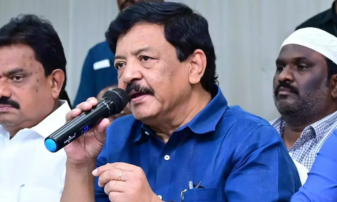 गठबंधन नेताओं ने परिषद में YSRC एमएलसी के आचरण की निंदा की गठबंधन नेताओं ने परिषद में YSRC एमएलसी के आचरण की निंदा की