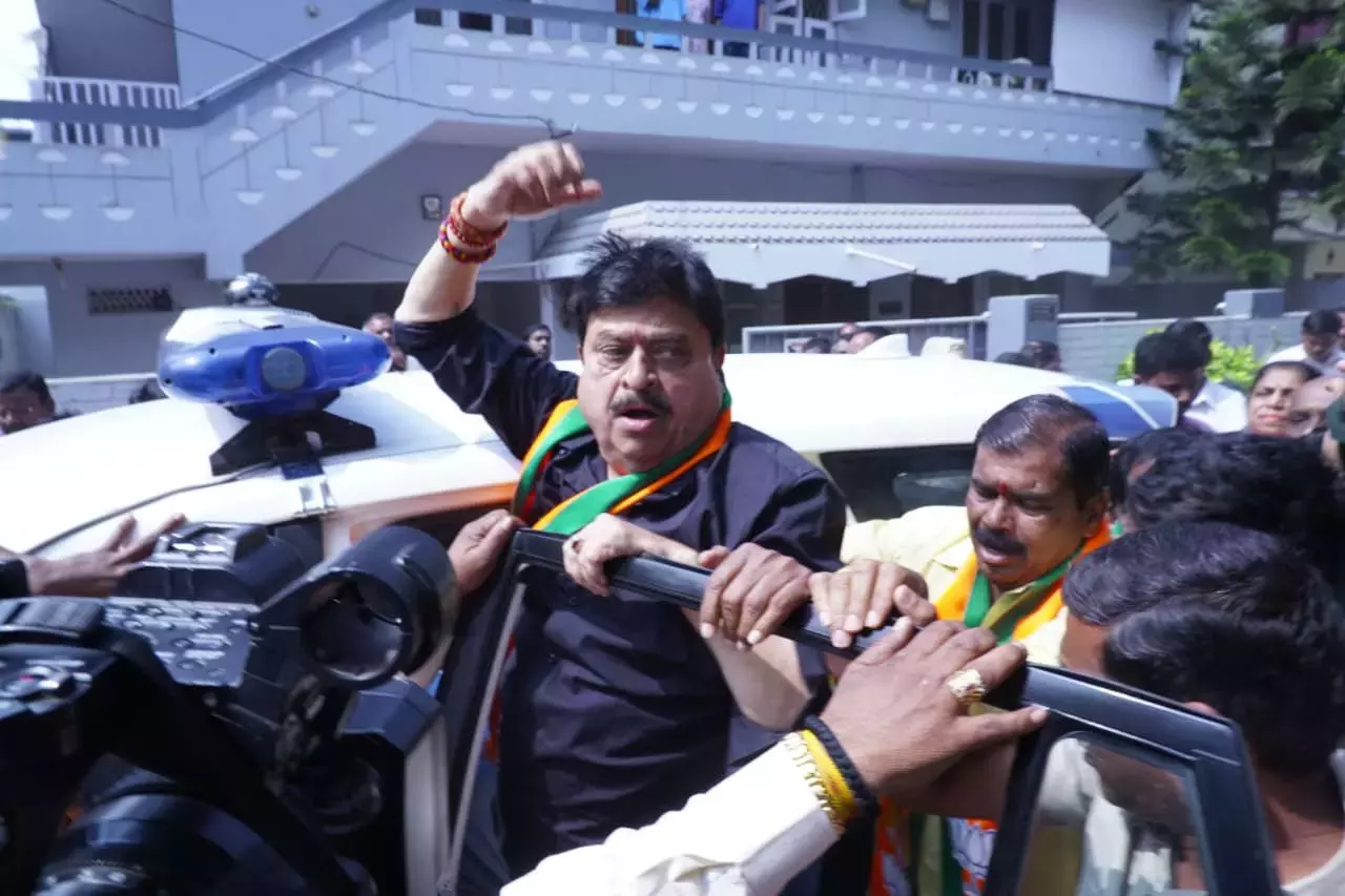तेलंगाना BJP अध्यक्ष एन. रामचंदर राव बांसवाड़ा दौरे से पहले गिरफ्तार तेलंगाना BJP अध्यक्ष एन. रामचंदर राव बांसवाड़ा दौरे से पहले गिरफ्तार